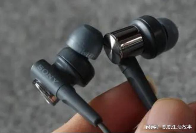 解析层次分明的有线耳机爱游戏最新声音动听细腻(图1)
